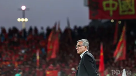 巴塞寻求西班牙足协助力，力求解决奥莫转会注册难题，探寻转会自由途径